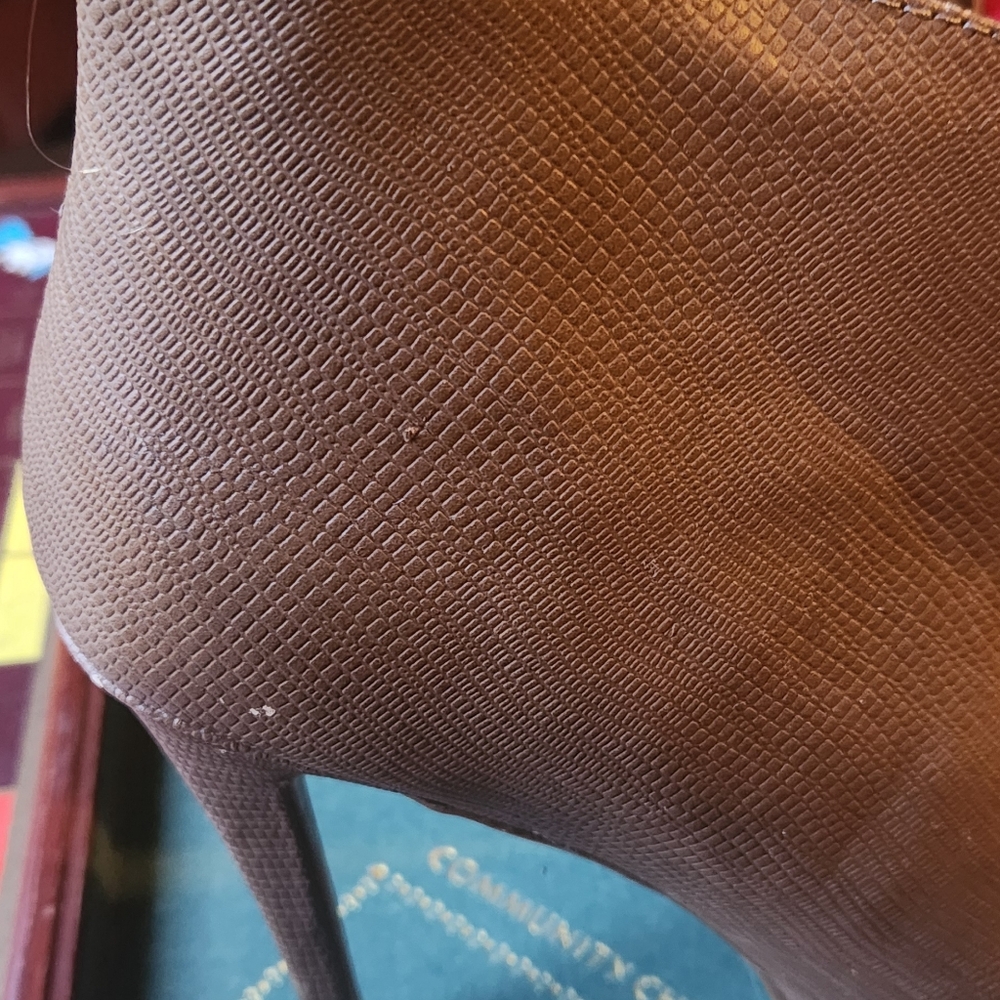 Shoe - Picture 5 of 9